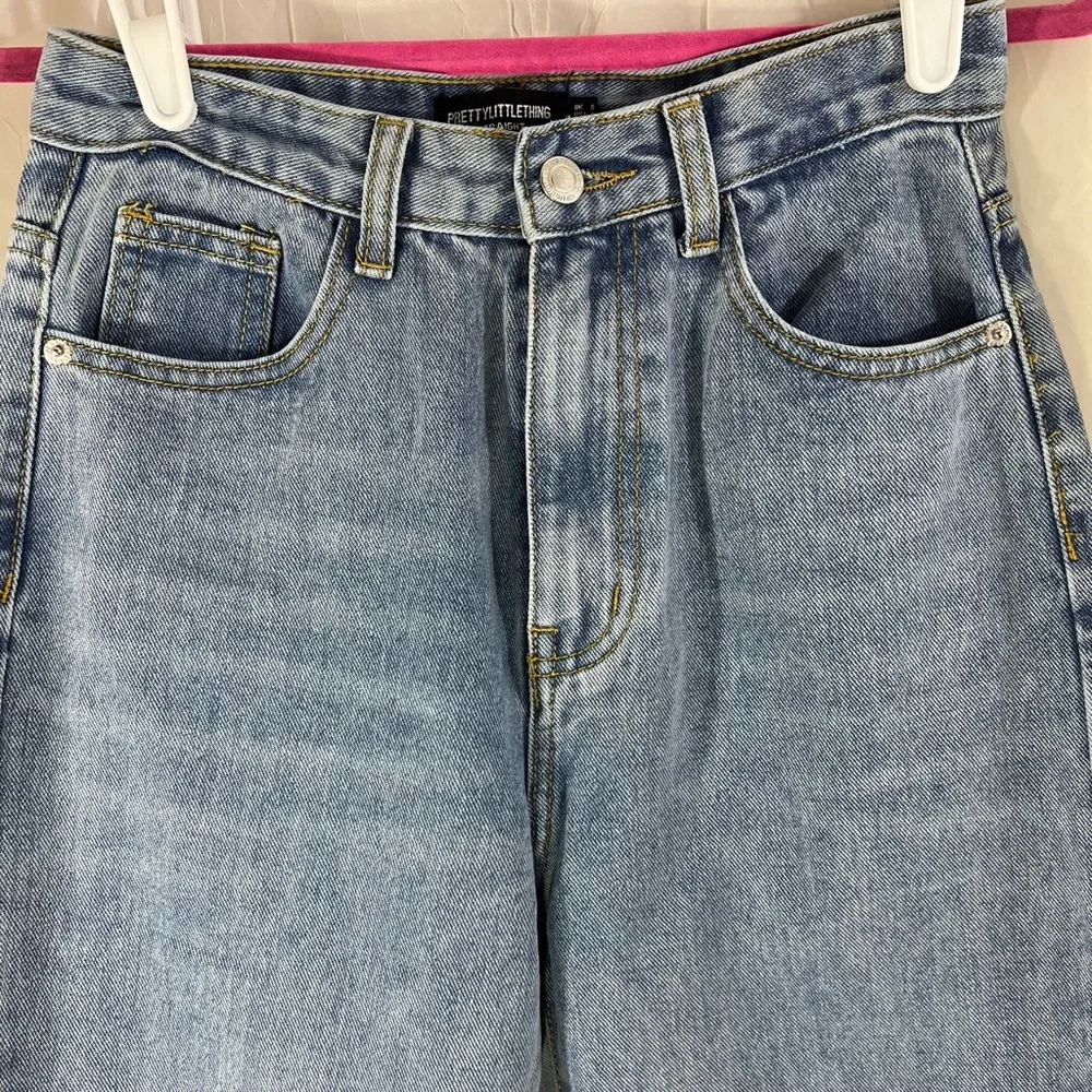 NEW WITH TAGS! Pretty Little Thing Light Blue Wash Long Leg Split Hem Jeans - Picture 3 of 16
